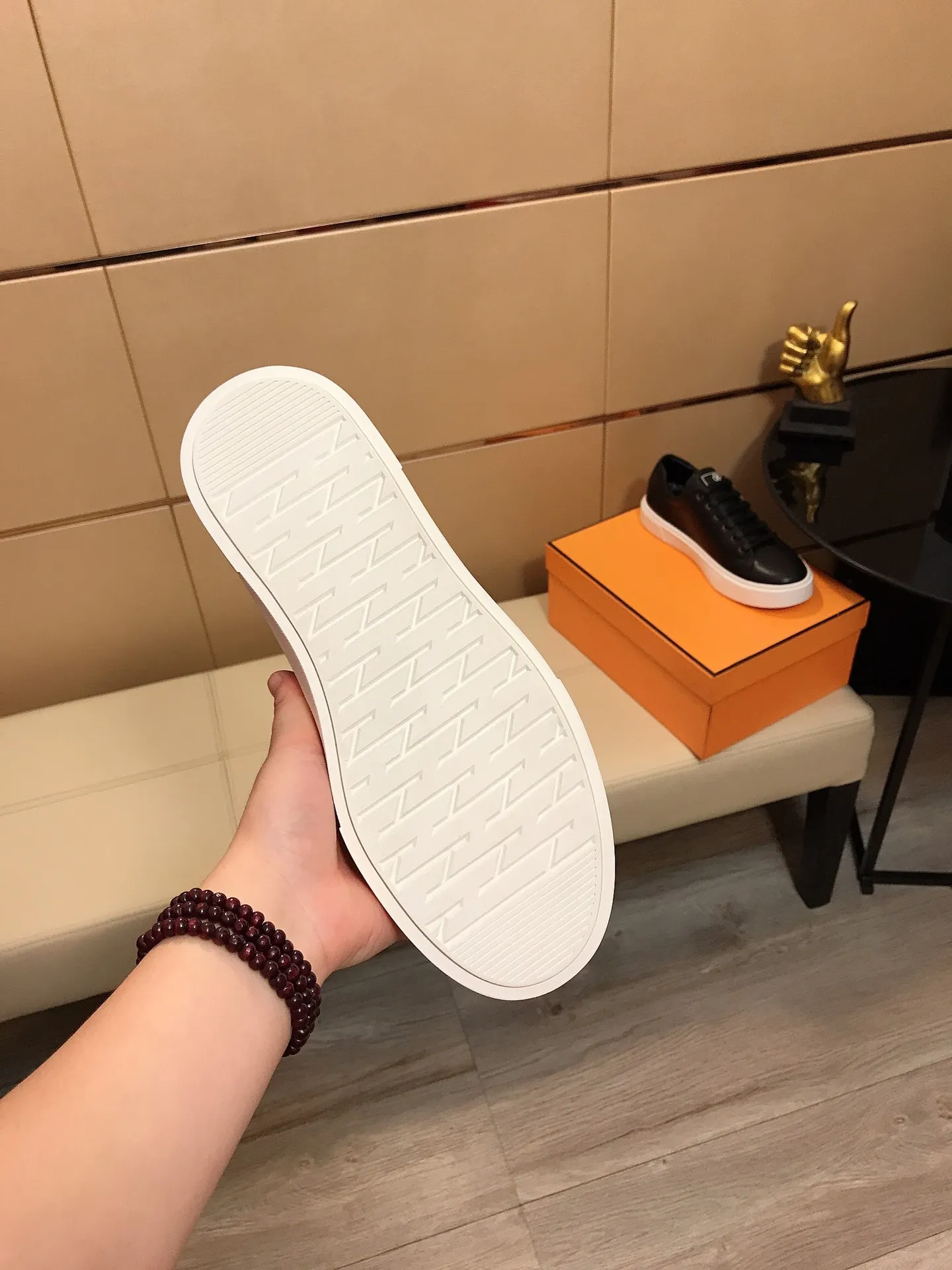 Factory price P360 👟👟💥【LV Louis Vuitton】The latest trendy casual shoes for men, made of imported cowhide with brand logo, genuine leather lining, rubber outsole that is wear-resistant and non-slip, high-level version, perfect on-foot effect, and exquisite workmanship. Code number: 38-44